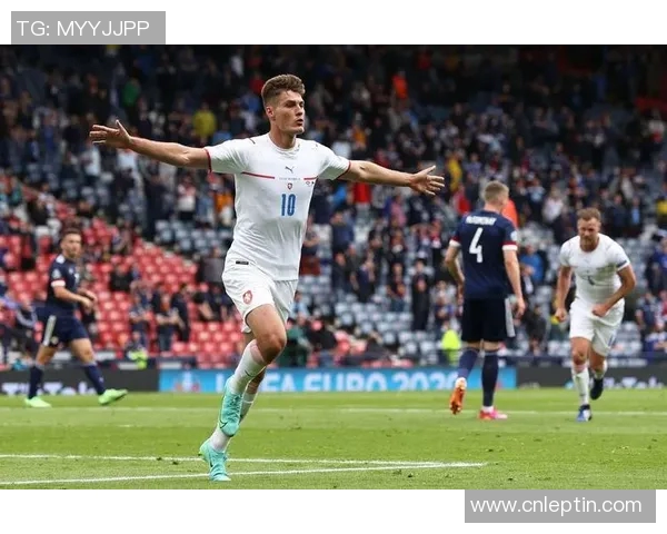 捷克队以小组第一身份晋级欧洲杯，荣耀再现