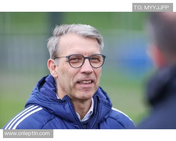 沙尔克04解约主帅后新帅掌舵呼风唤雨